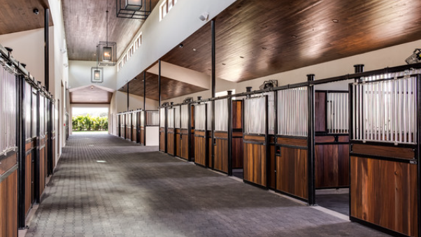 A Look at How Modern Horse Barns Are Helping Inspire Outdoor Living